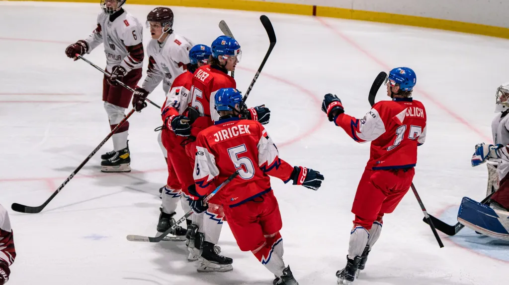 Česká dvacítka slaví gól proti Lotyšsku