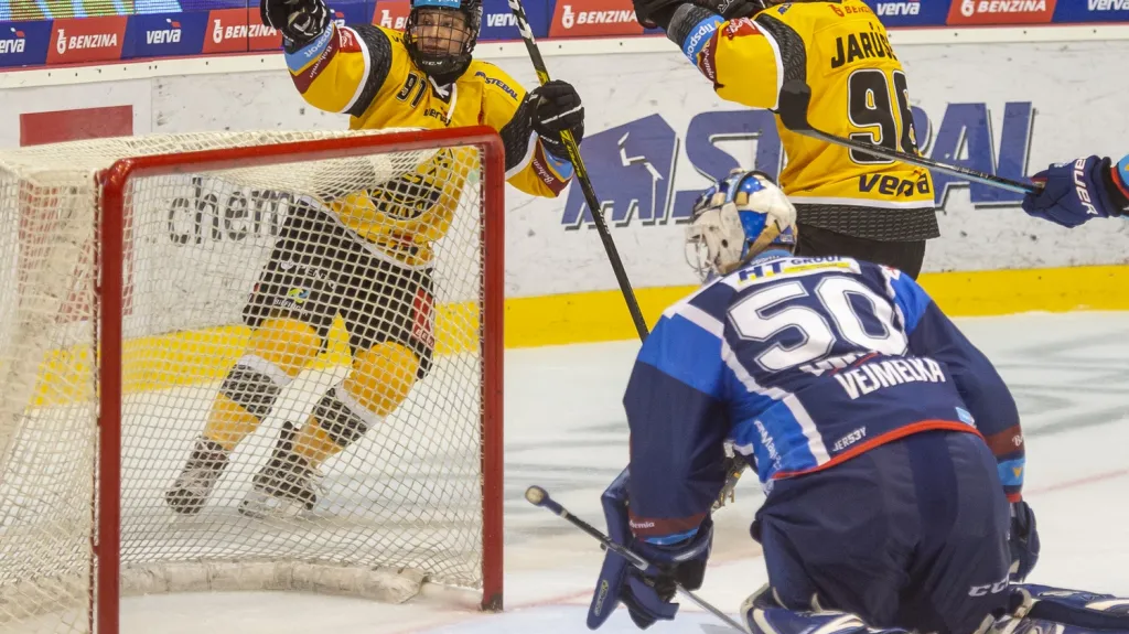 Jan Myšák se raduje z branky proti Kometě