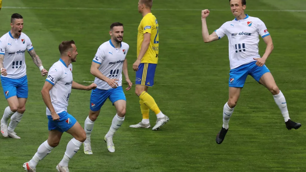 Daniel Tetour slaví branku proti Zlínu