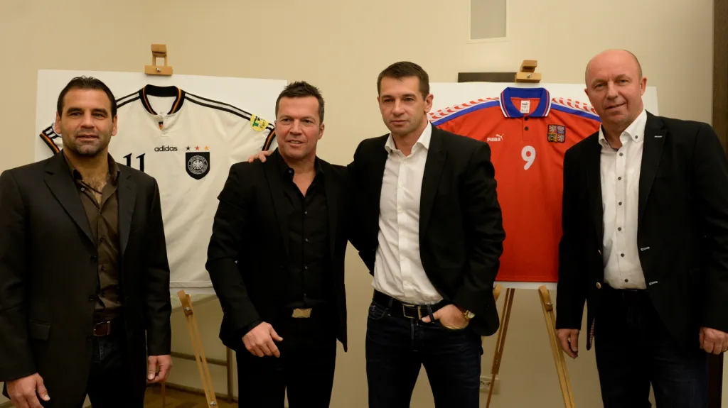 Fotbaloví internacionálové (zleva) Ulf Kirsten, Lothar Matthäus, Pavel Kuka a Miroslav Kadlec 