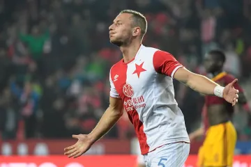 Vladimír Coufal ze Slavie se raduje z gólu