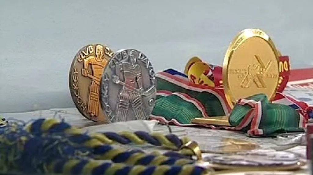 Exponáty výstavy mapující historii Dukly Jihlava