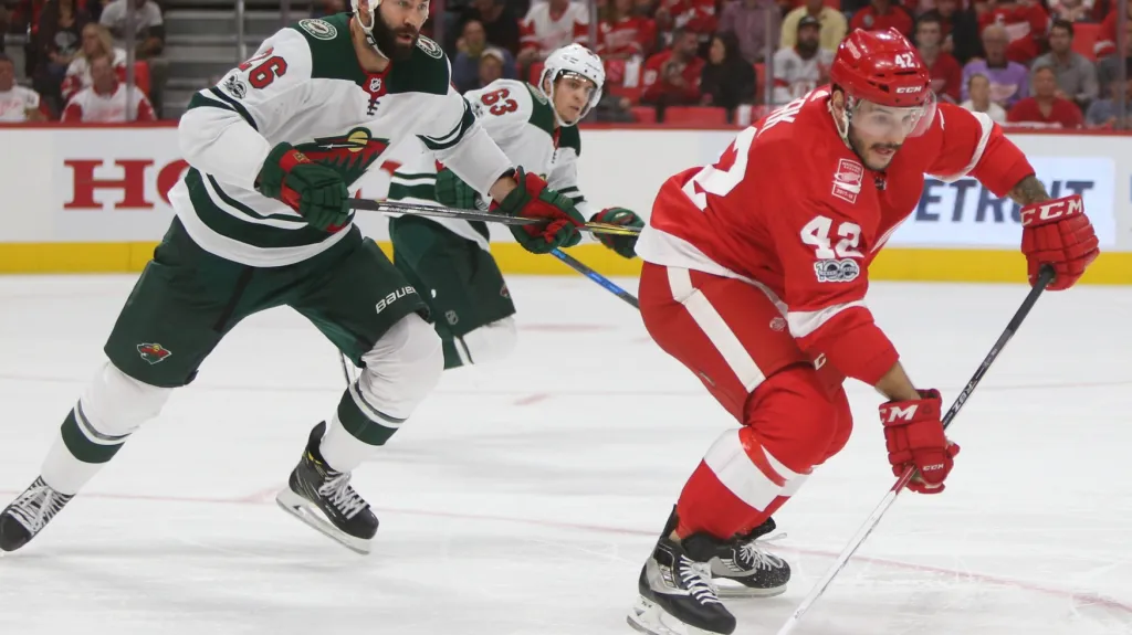 Martin Frk v dresu Detroitu (vpravo) v utkání s Minnesotou