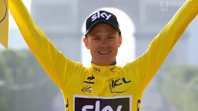 Vyhlašení vítězů po závěrečné etapě Tour de France