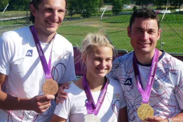 Zlato, stříbro a bronz. Zprava Jiří Ježek, Tereza Diepoldová a Jiří Bouška