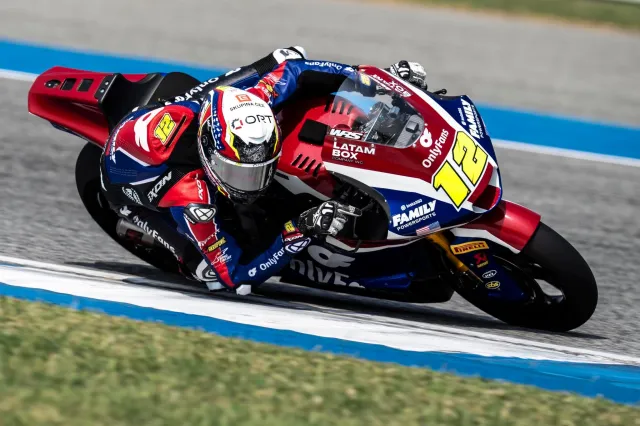 Salač po pádu skončil devatenáctý ve dvakrát přerušeném závodě Moto2 v Thajsku