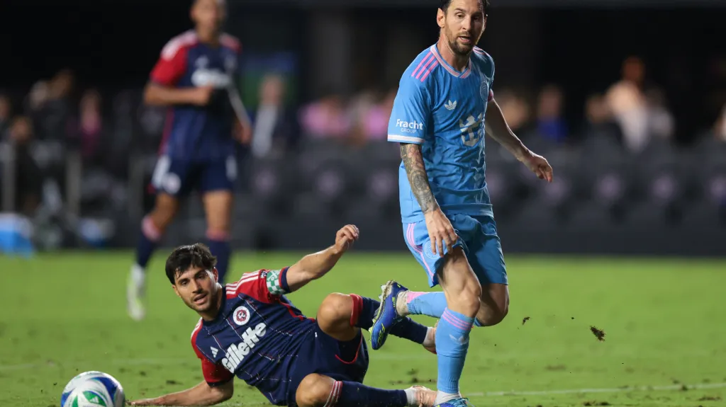 Lionel Messi v utkání s týmem New England