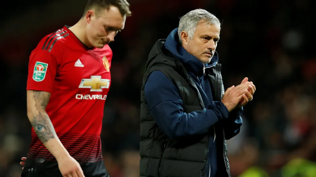 Mourinho povzbudil Jonese po vyřazení z Ligového poháru