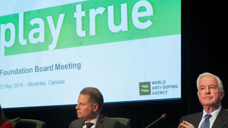 Prezident WADA Craig Reedie (vpravo)