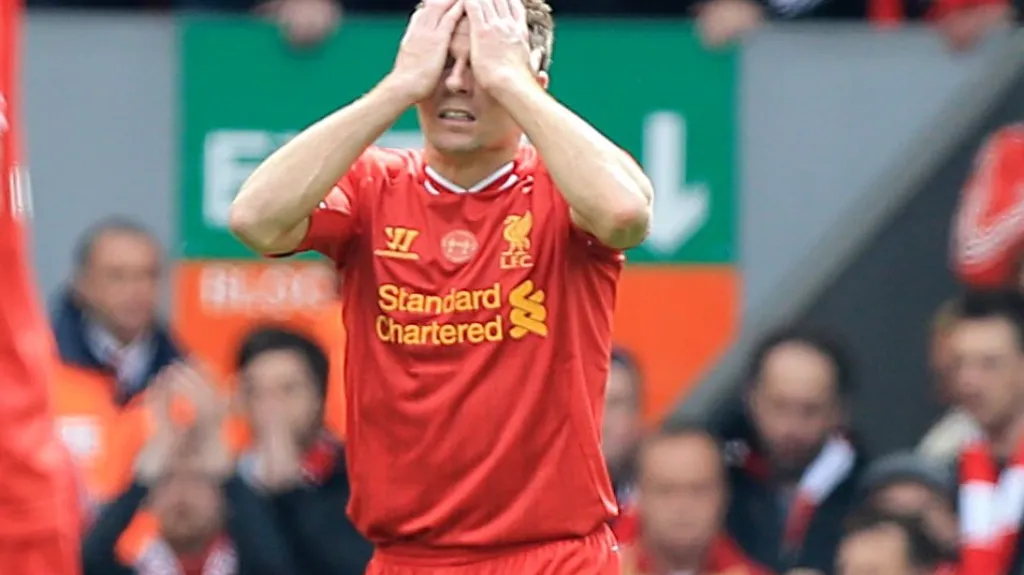 Zklamaný Steven Gerrard
