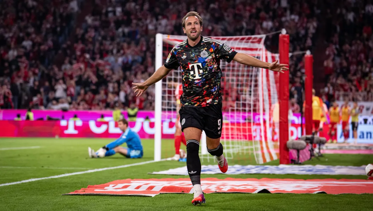Kane se při kanonádě Bayernu dostal rekordně rychle na 100 bundesligových gólů