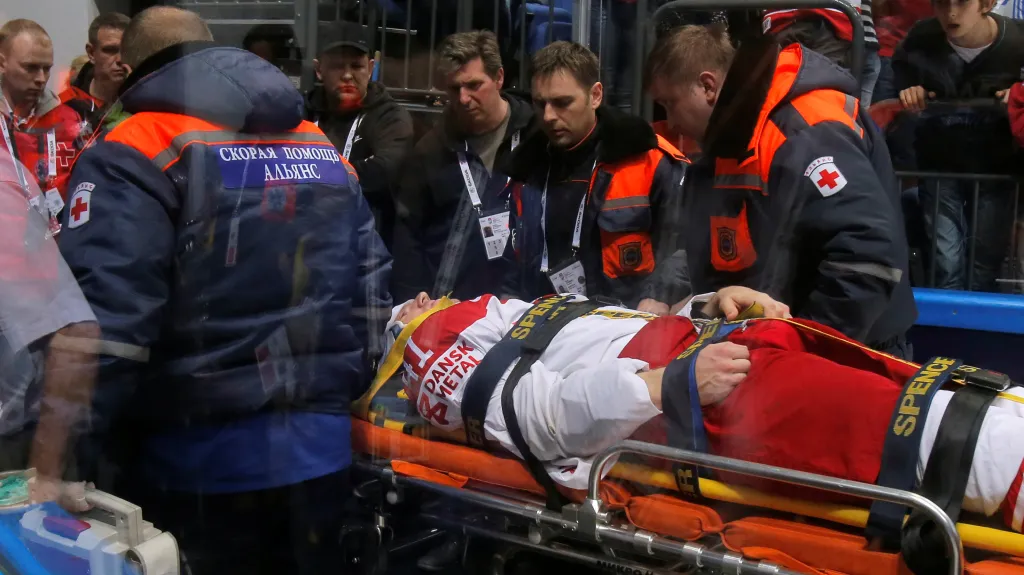 Jespera Jensena odváží zdravotníci z ledu 
