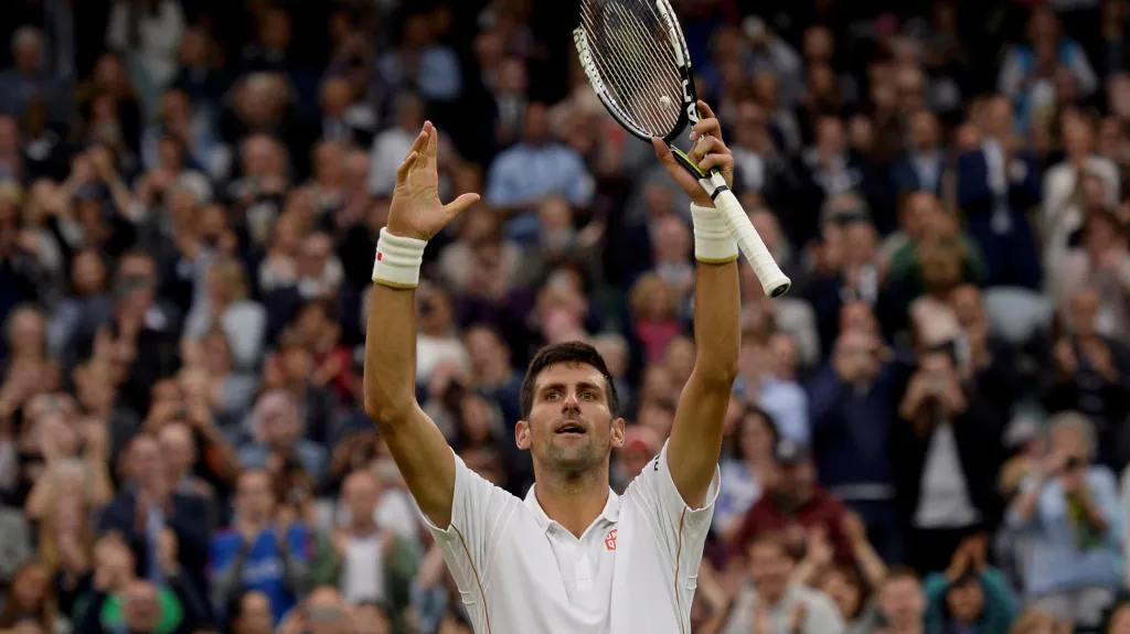 Djokovič slaví výhru nad Francouzem Mannarinem