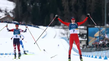 Závěr běhu severské kombinace s vítězným Oftebrem