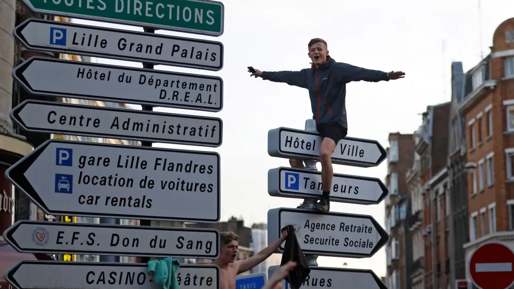 Angličtí fanoušci v Lille