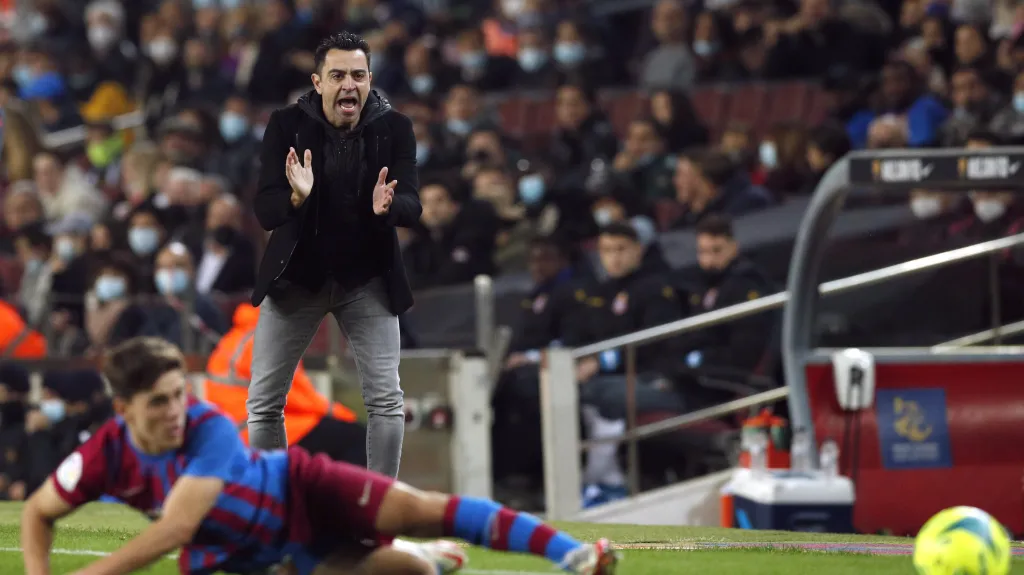 Kouč Xavi burcuje své svěřence z Barcelony