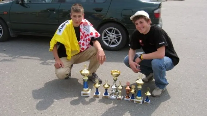 Peter Sagan s Michaelem Kolářem, který mu pomohl k titulu mistra světa, v roce 2006