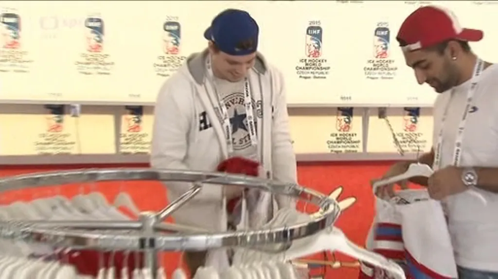 V ČEZ Aréně už panuje ruch ve fan shopech