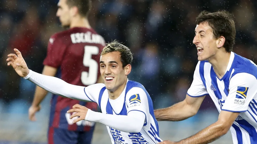 Fotbalisté San Sebastianu se radují z gólu