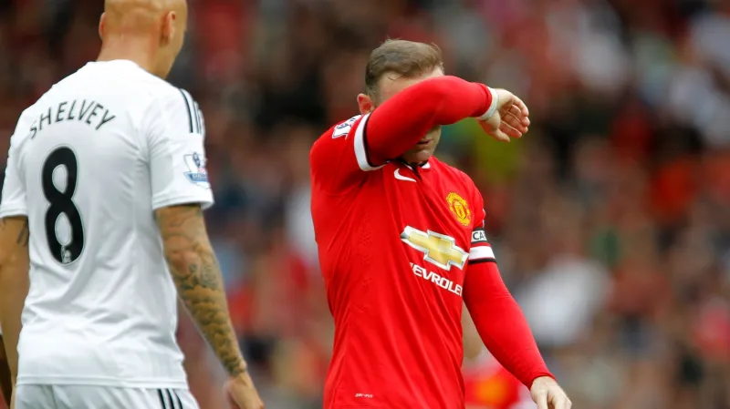 Zklamaný Wayne Rooney (vpravo)