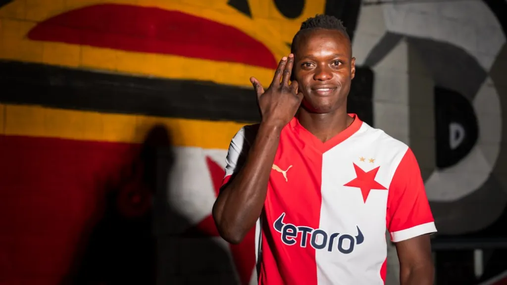 Timothy Ouma v dresu Slavie