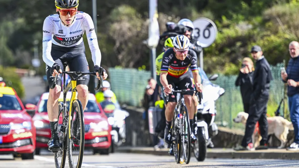 Matteo Jorgenson před Remco Evenepoelem