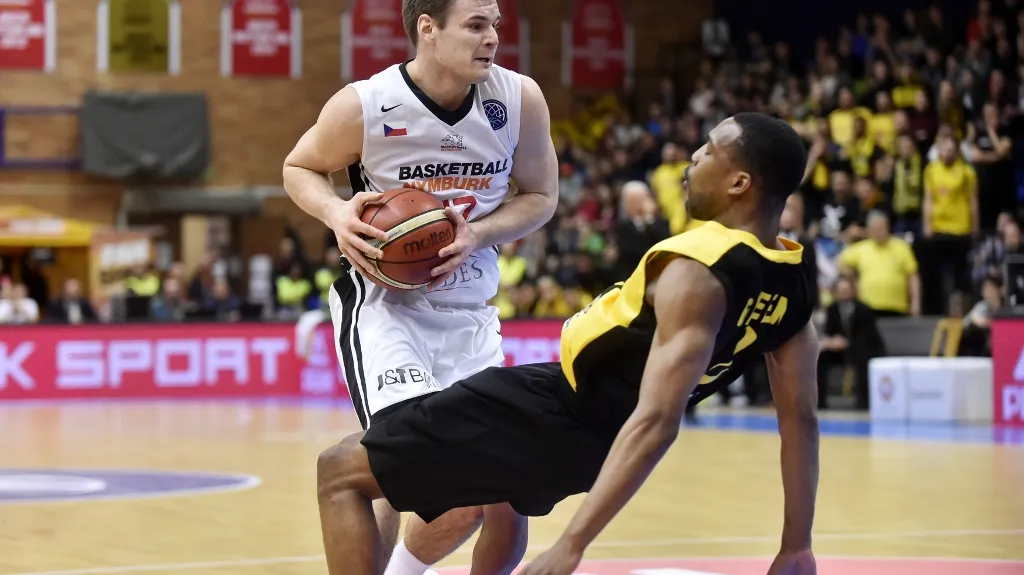 Utkání Nymburk - AEK Atény