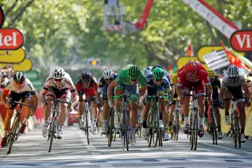 Peter Sagan (v zeleném) zvítězil v 16. etapě Tour de France