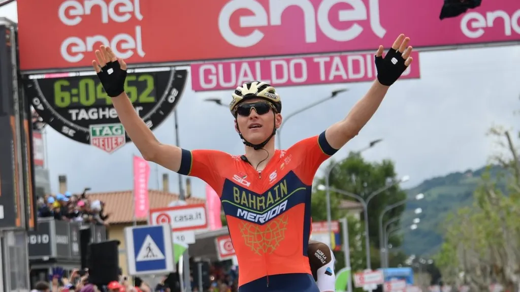 Matej Mohorič slaví etapové vítězství na Giru d´Italia