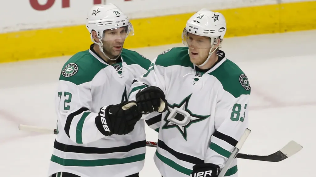 Aleš Hemský se raduje z branky 