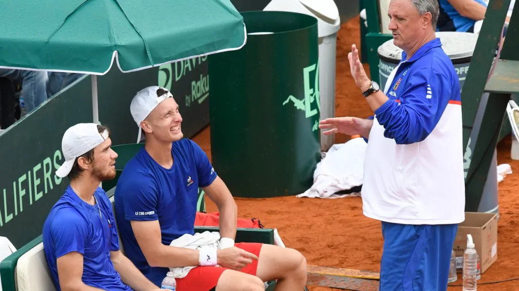 Tomáš Macháč a Jiří Lehečka s Jaroslavem Navrátilem