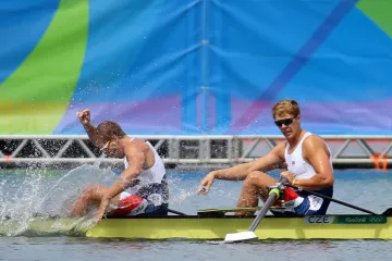 Helešic s Podrazilem se radují z vítězství v B finále