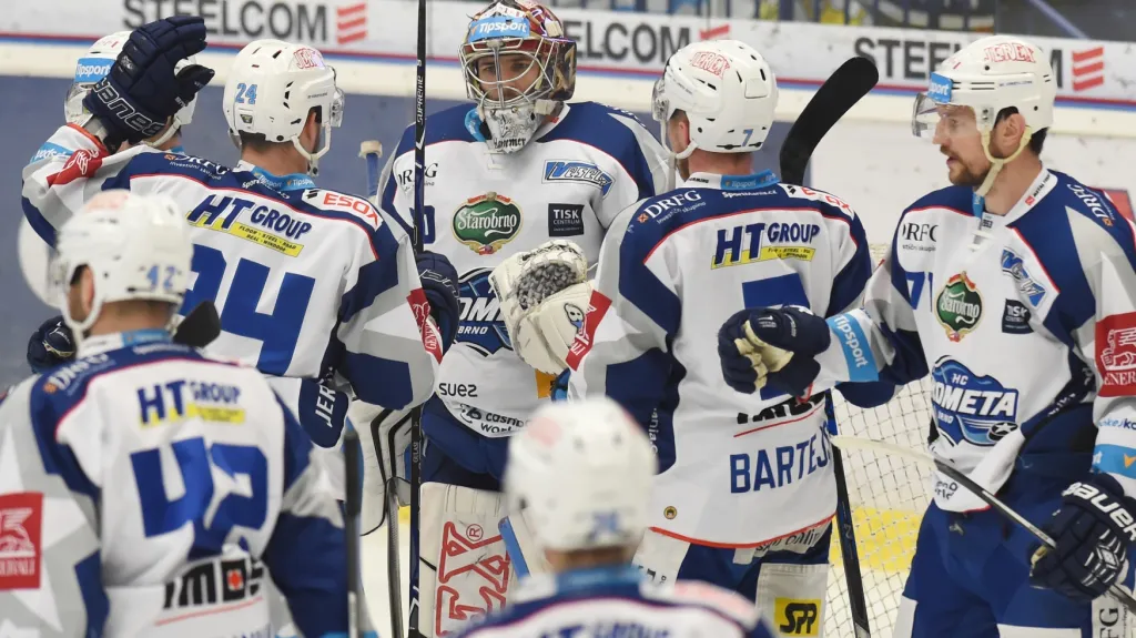 Hokejisté Brna se radují z vítězství ve Vítkovicích