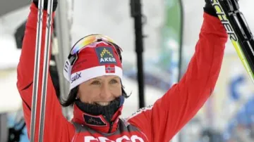 Marit Björgenová se raduje z vítězství