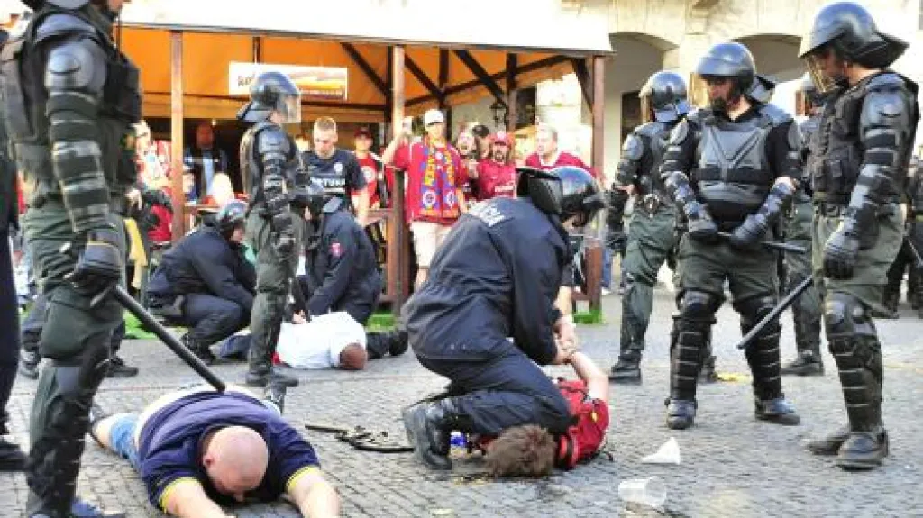 Policejní zásah proti fanouškům Sparty