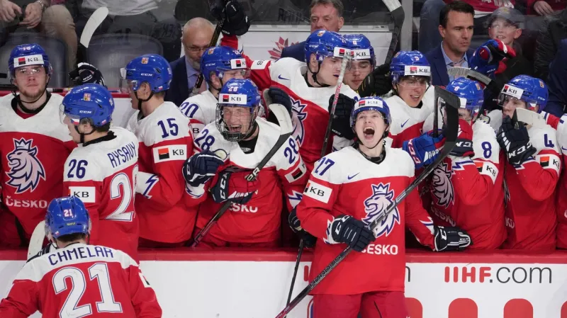 Střídačka českých juniorů v euforii