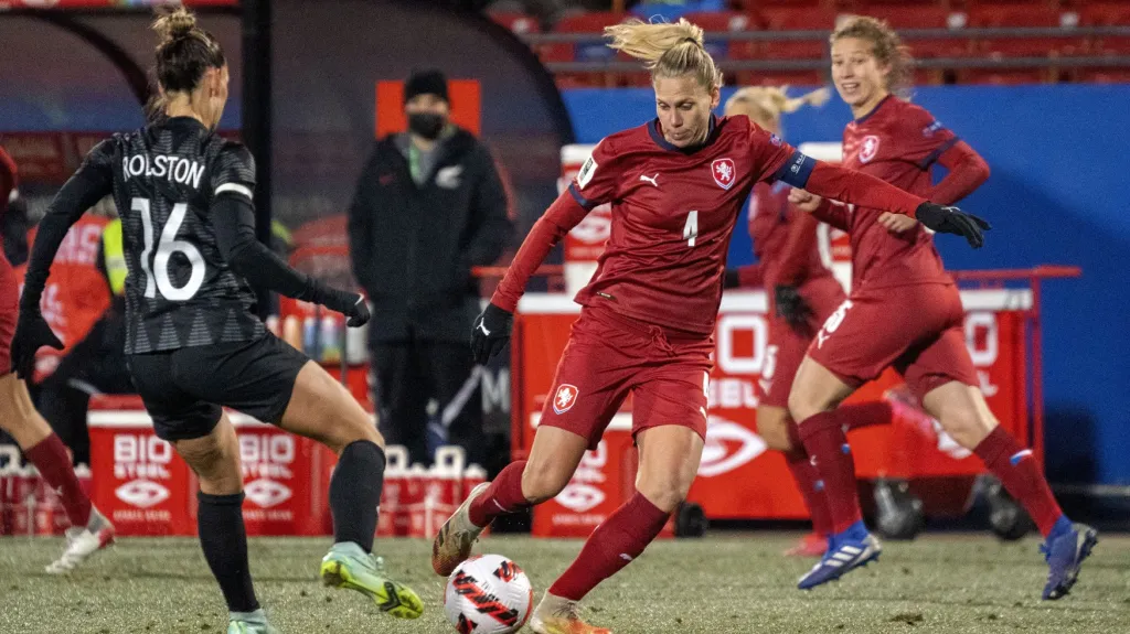 Petra Bertholdová v utkání s Novým Zélandem