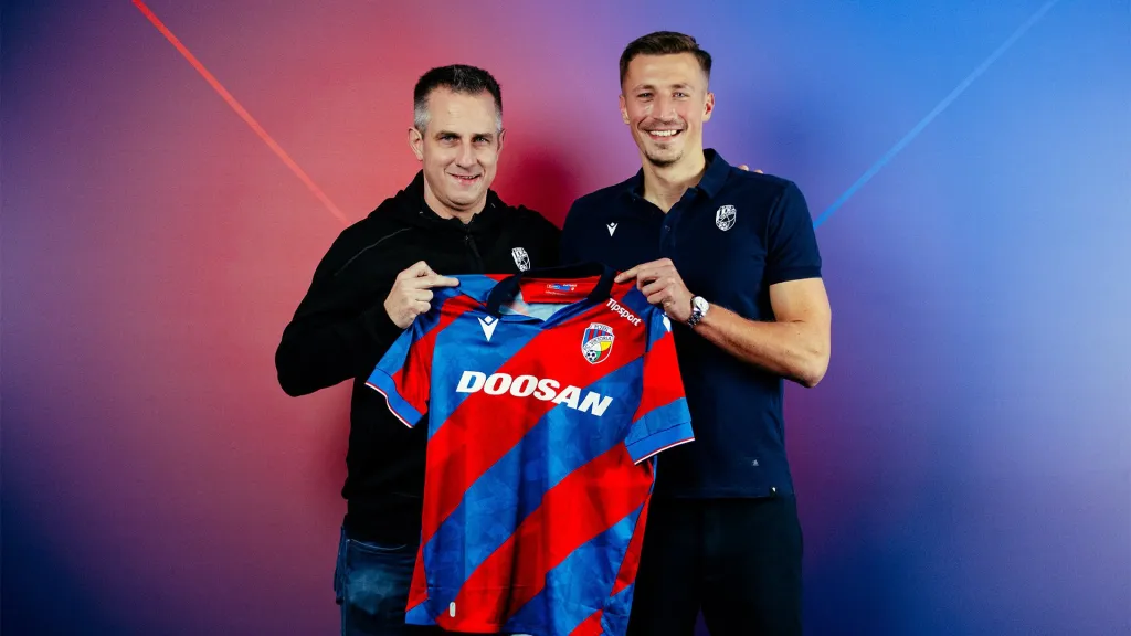 David Krčík při podpisu smlouvy