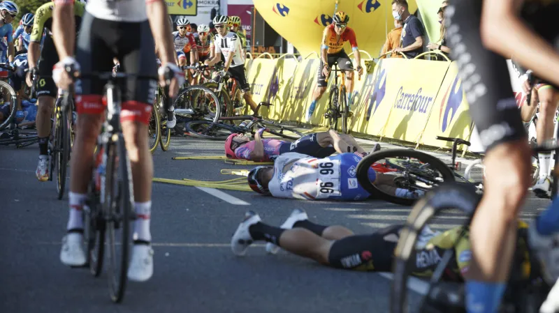 Zranění jezdci v 1. etapě závodu Kolem Polska