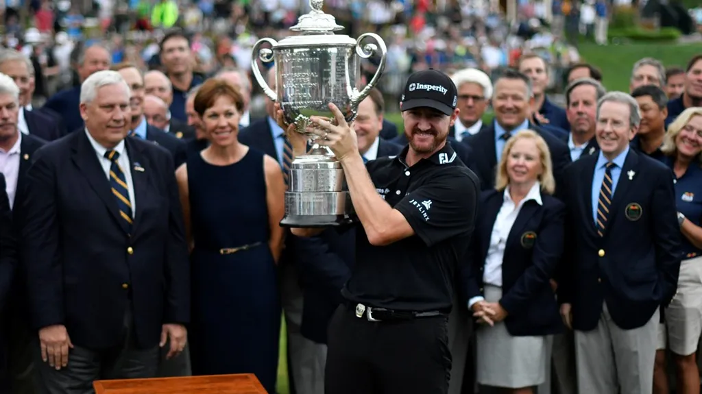 Jimmy Walker s trofejí pro vítěze PGA championship