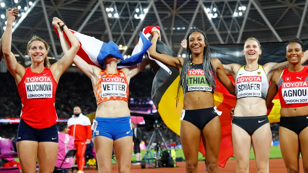 Oslava vícebojařek po skončení soutěže