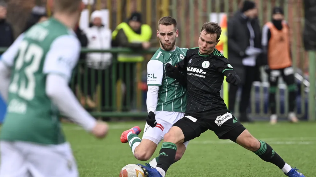 Jablonecký Miloš Kratochvíl atakuje Jana Vondru z Bohemians 1905