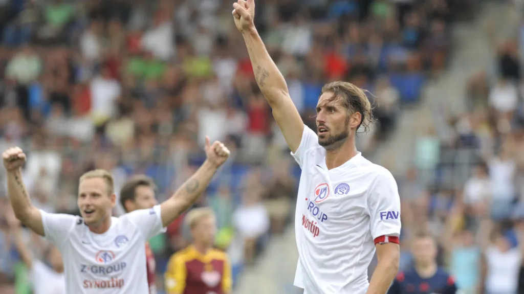 Slavící Libor Došek (vpravo)