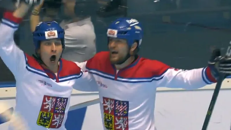 Čeští hokejbalisté slaví těsnou výhru nad Portugalci 1:0