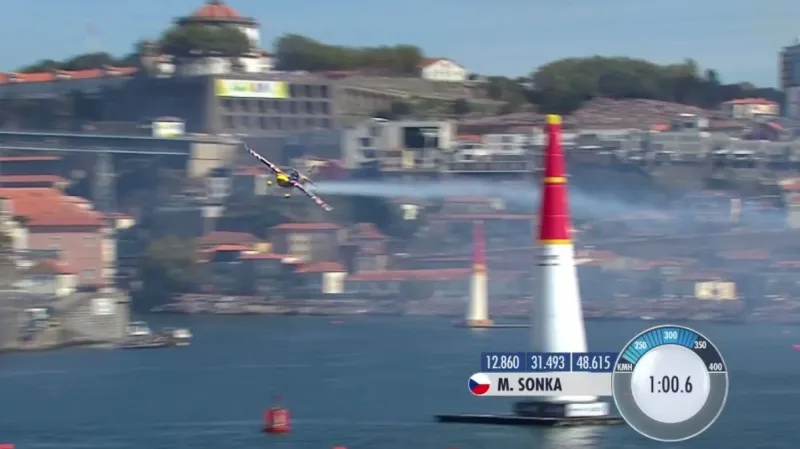 Akrobatický pilot Šonka vyhrál závod Red Bull Air Race v Portu