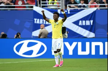 Vinícius Júnior slaví gól proti Skotsku