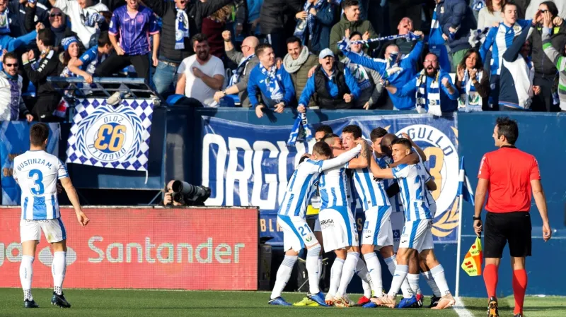 Hráči Leganés slaví gól pod svým kotlem