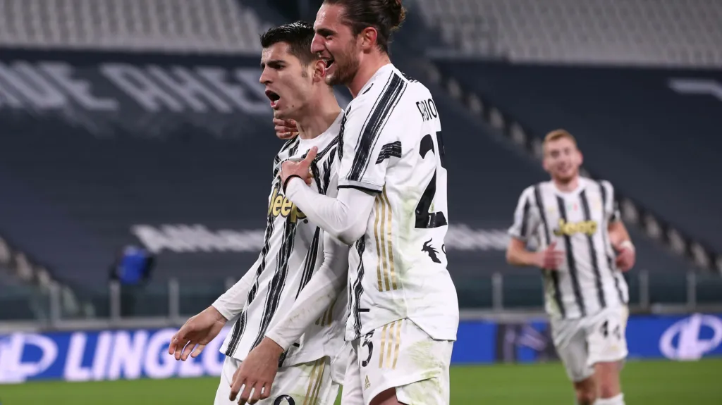 Hráči Juventusu slaví gól
