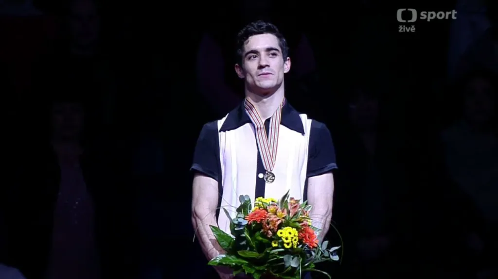 Medailový ceremoniál po závodu krasobruslařů