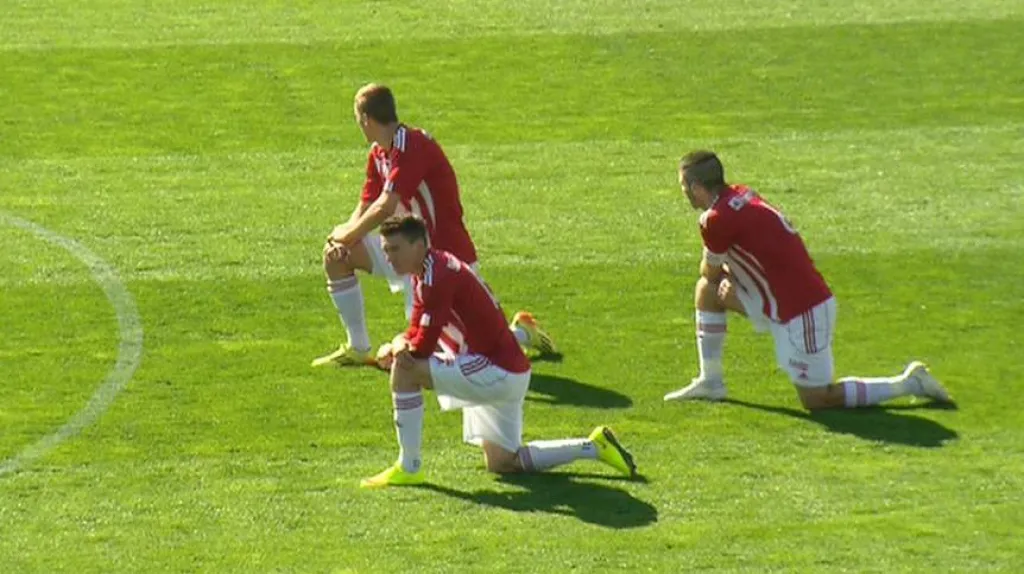 Fotbalisté Žižkova poděkovali fanoušům za protest proti majiteli klubu